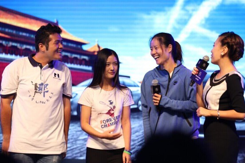 2014年中国网球公开赛上，博宇博士“采访”他最喜欢的运动员李娜。