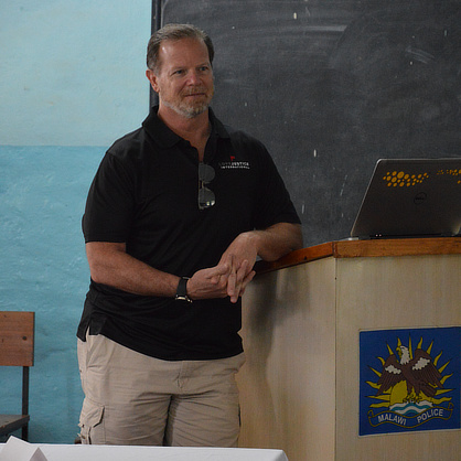教授杰弗里·布鲁姆警察训练在马拉维2021年3月进行。