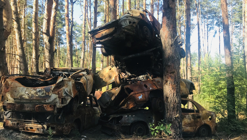 基辅地区Hostomel烧毁的汽车坟场。