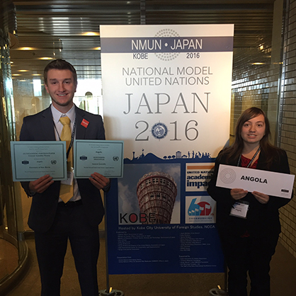 19岁的Ryan Dougherty在日本模拟联合国会议上说。