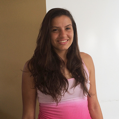 纽黑文大学生物专业的妮可·莫拉莱斯·萨利娜19岁的照片。德赢vwin官网AC米兰android版下载